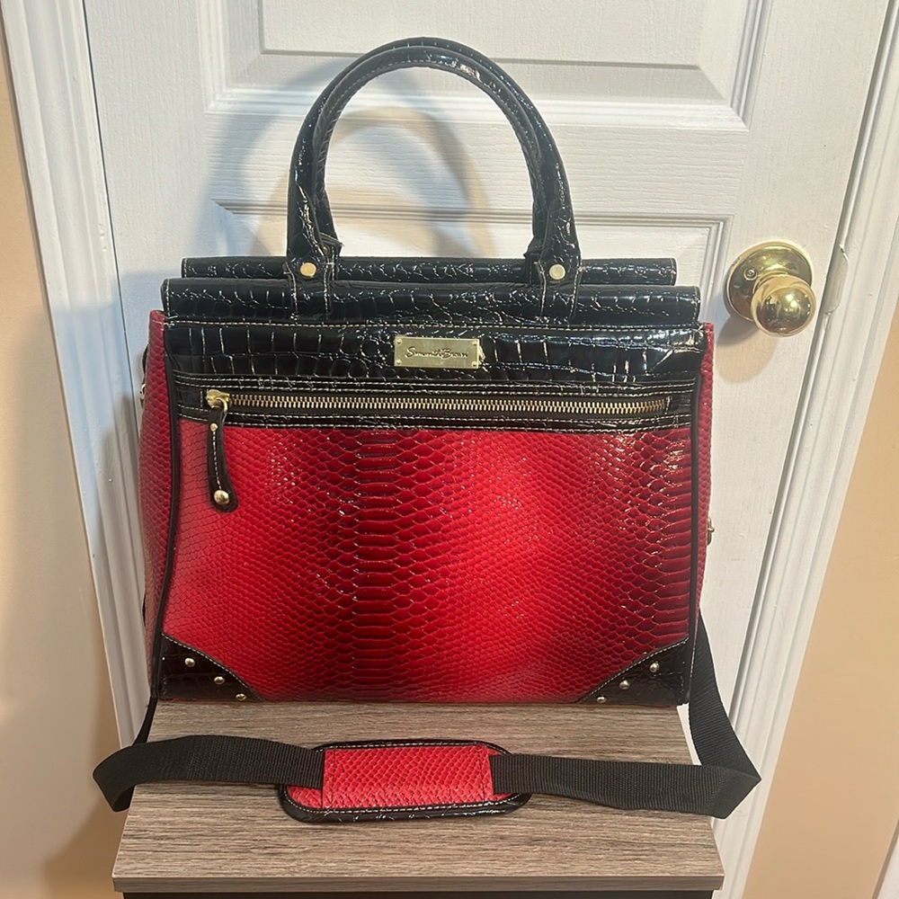 SAMANTHA BROWN CROCODILE EMBOSSED DOWEL TRAVEL BAG BURGUNDY BLACK SHOULDER STRAP